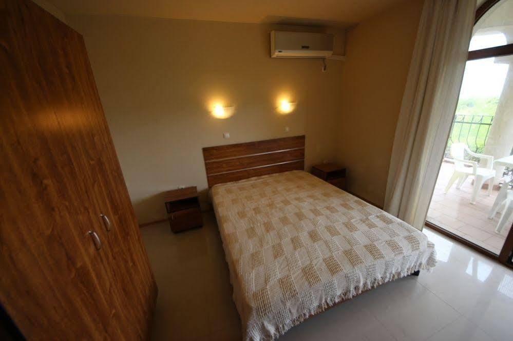 Menada Green Hills Apartments ソゾポル エクステリア 写真